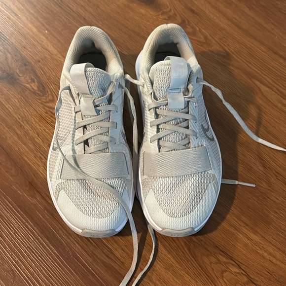 Size 5 womens Nike MC Trainer - Picture 3 of 6